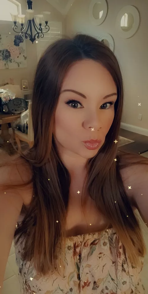 Just a MILF needing a little spoiling... Who wants to play? Link in Comments by scarawlings