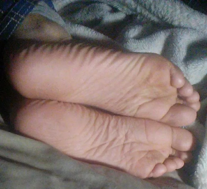 Just a pair of tired vulnerable feet, I hope no one comes and uses them~ posted by EdgyDiablo