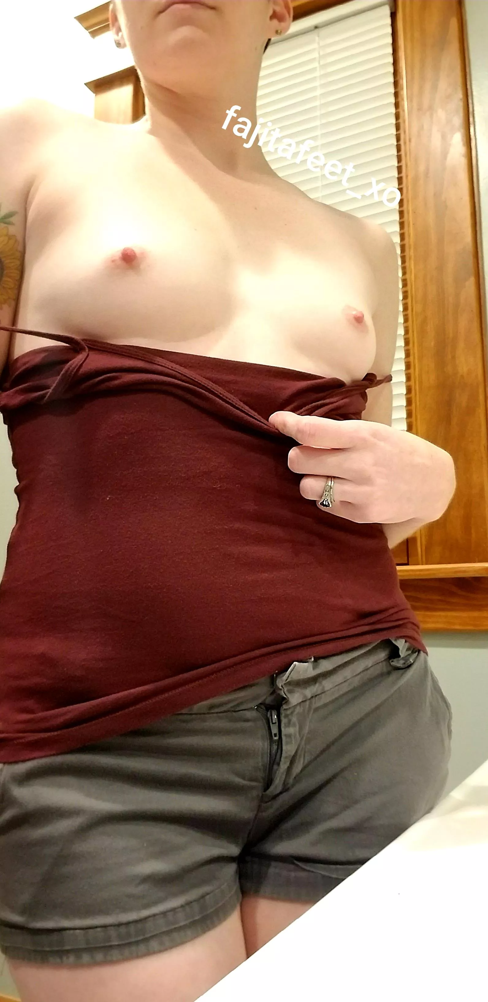 Just a peek posted by Fajitafeet_xo