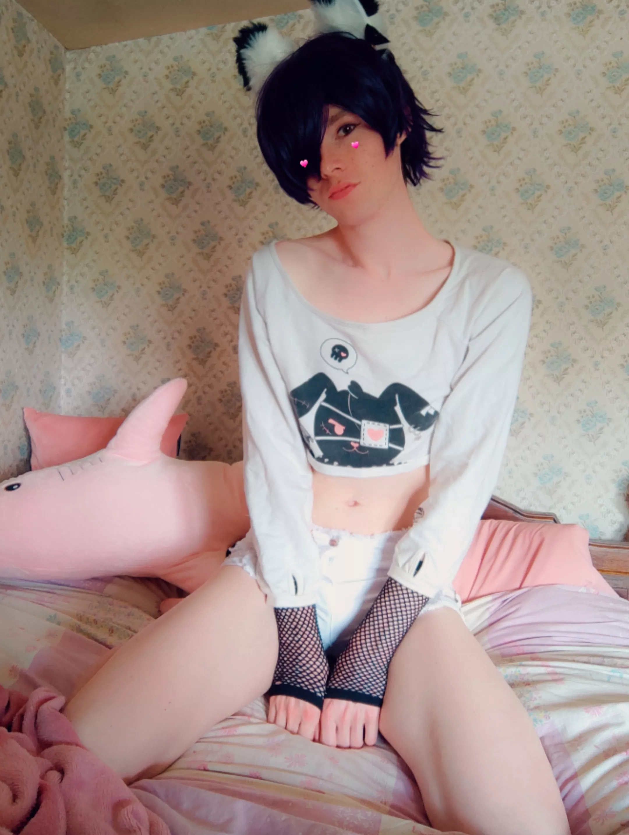 just a pwetty kitty looking for some headpats <3 posted by Princess_Koda