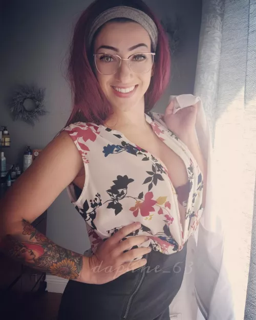 just a scientist o(f)f shift. hope you don't mind what hides under the lab coat by daphne_63