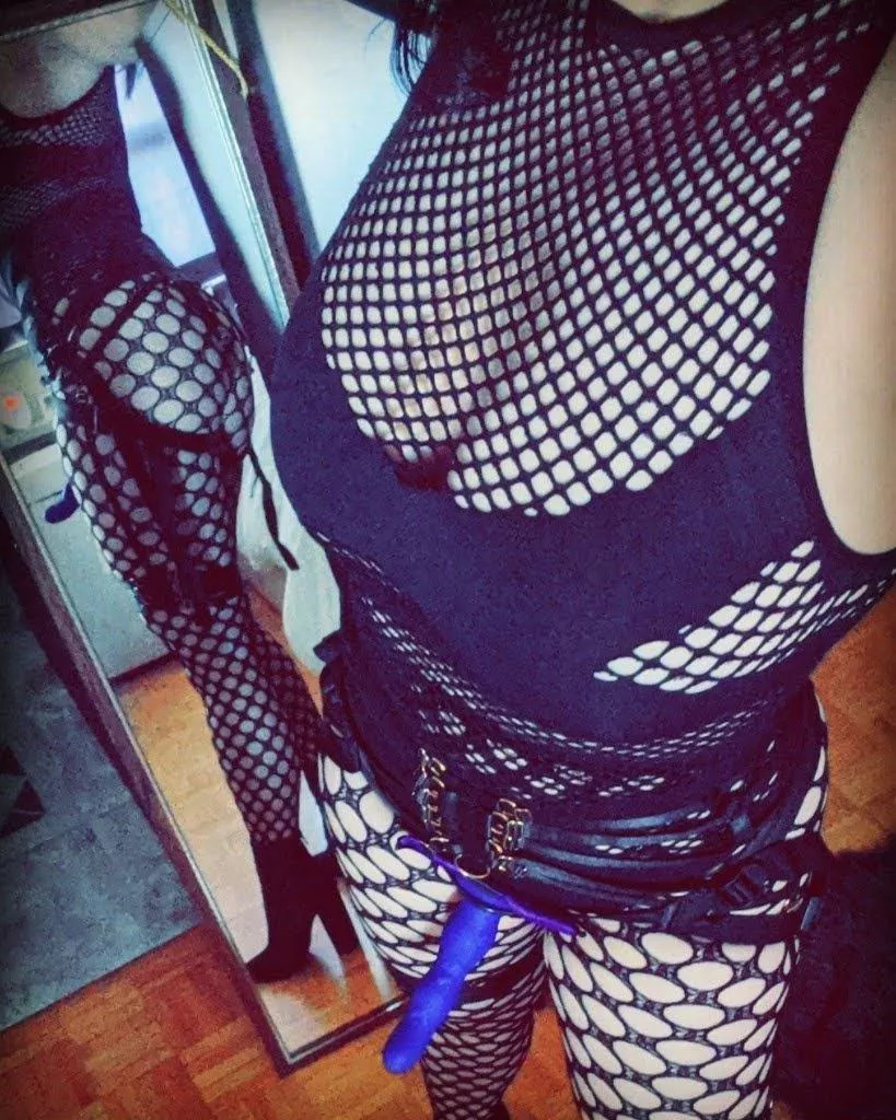 just a wee purple 💜😈🛐one to say hihi😻 posted by Goddesss_Toess