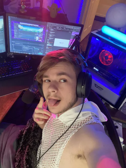 Just about to stream on twitch for a bit, getting some farm work done with stardew valley :p by kadeomatic