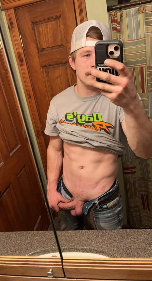 Just an average dude by MaterialEffective2