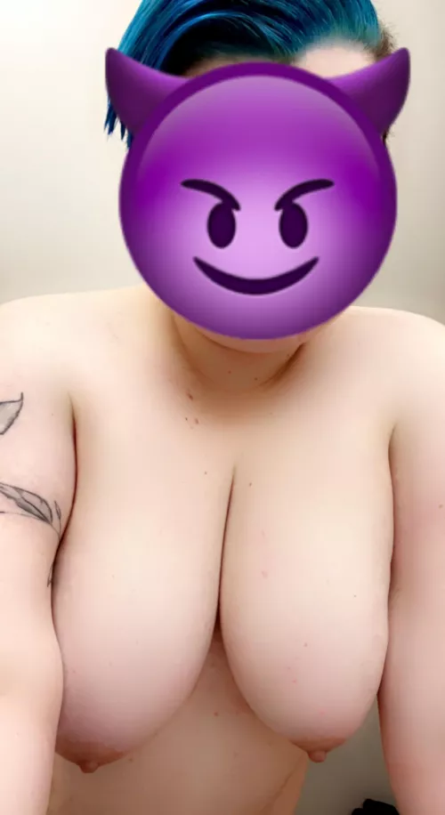 Just broke up with my ex, so new hair and nudes it is 😈 by ofgirlxo