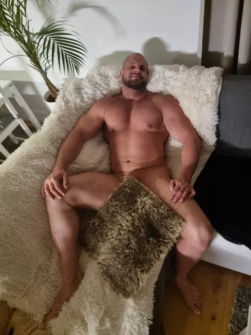 Just chillin 🙂 by Wrong-Engineering-74