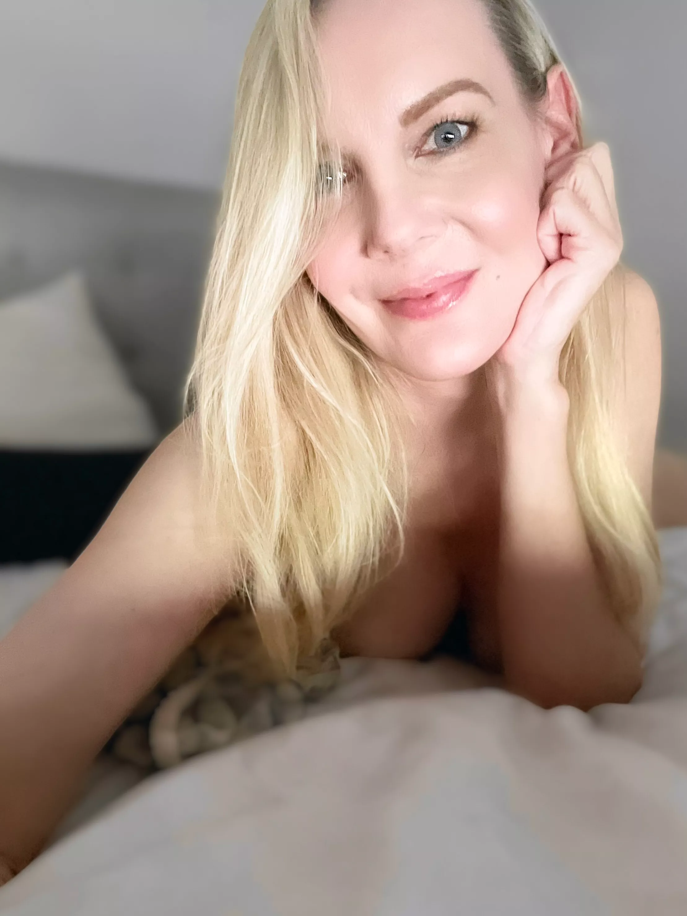 Just daydreaming of you 💋 [f] posted by jasmineuncovered