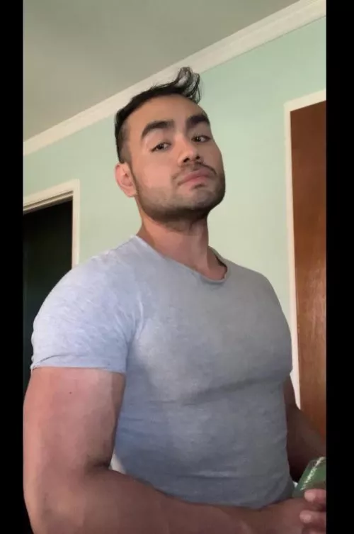 Just dropping in…Happy Sunday 💪🏼 by FarFye