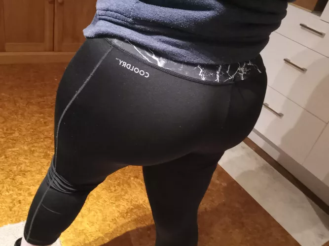 just enjoying training and wearing my yoga pants 🥰 by daddyslittleirishsub