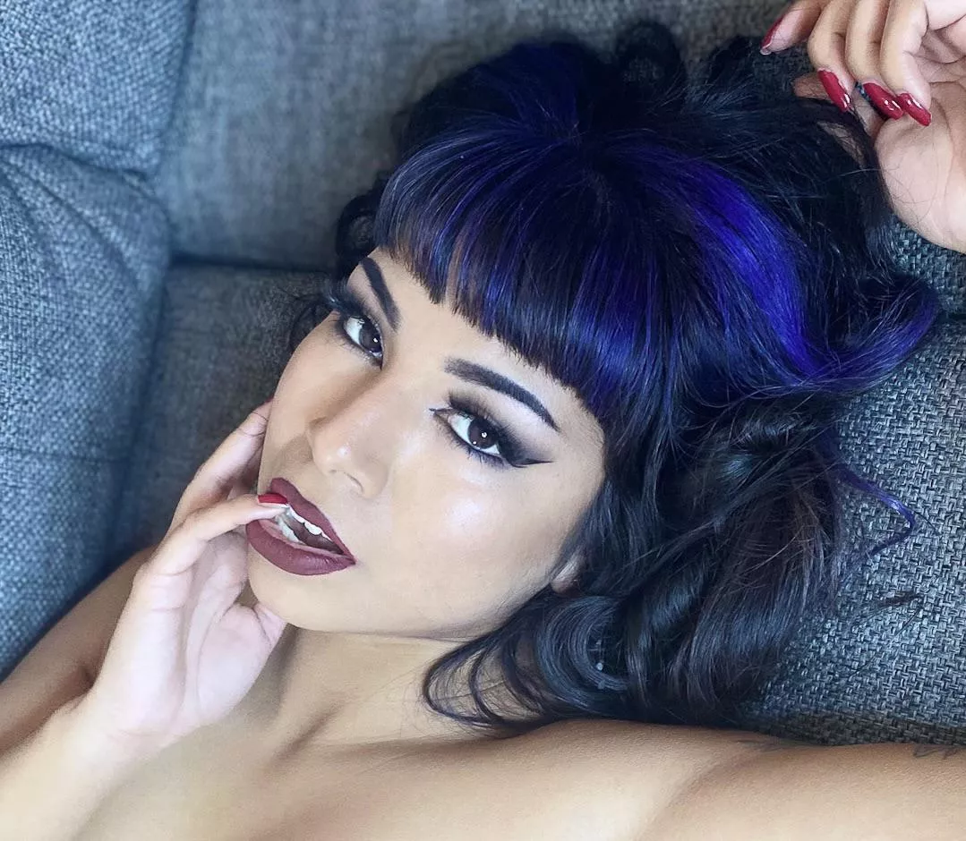 Just feelin’ pretty! 🖤✨ posted by xnothingxnowherex