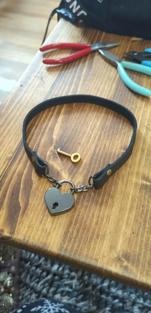 Just finished this collar for my newest sub, made sure it's able to handle heavy pulling. Can't wait to try it out! by King_of_Leo