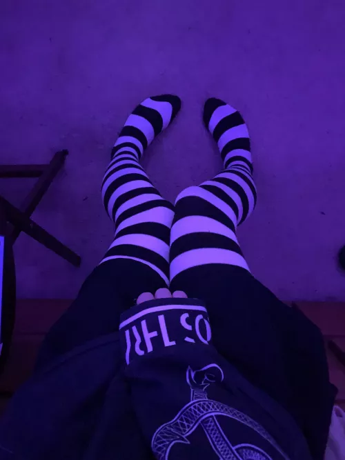 JUST GOT MY NEW SKIRT AND THIGH SOCKS HEHE!! :3 by GDIMASTERr