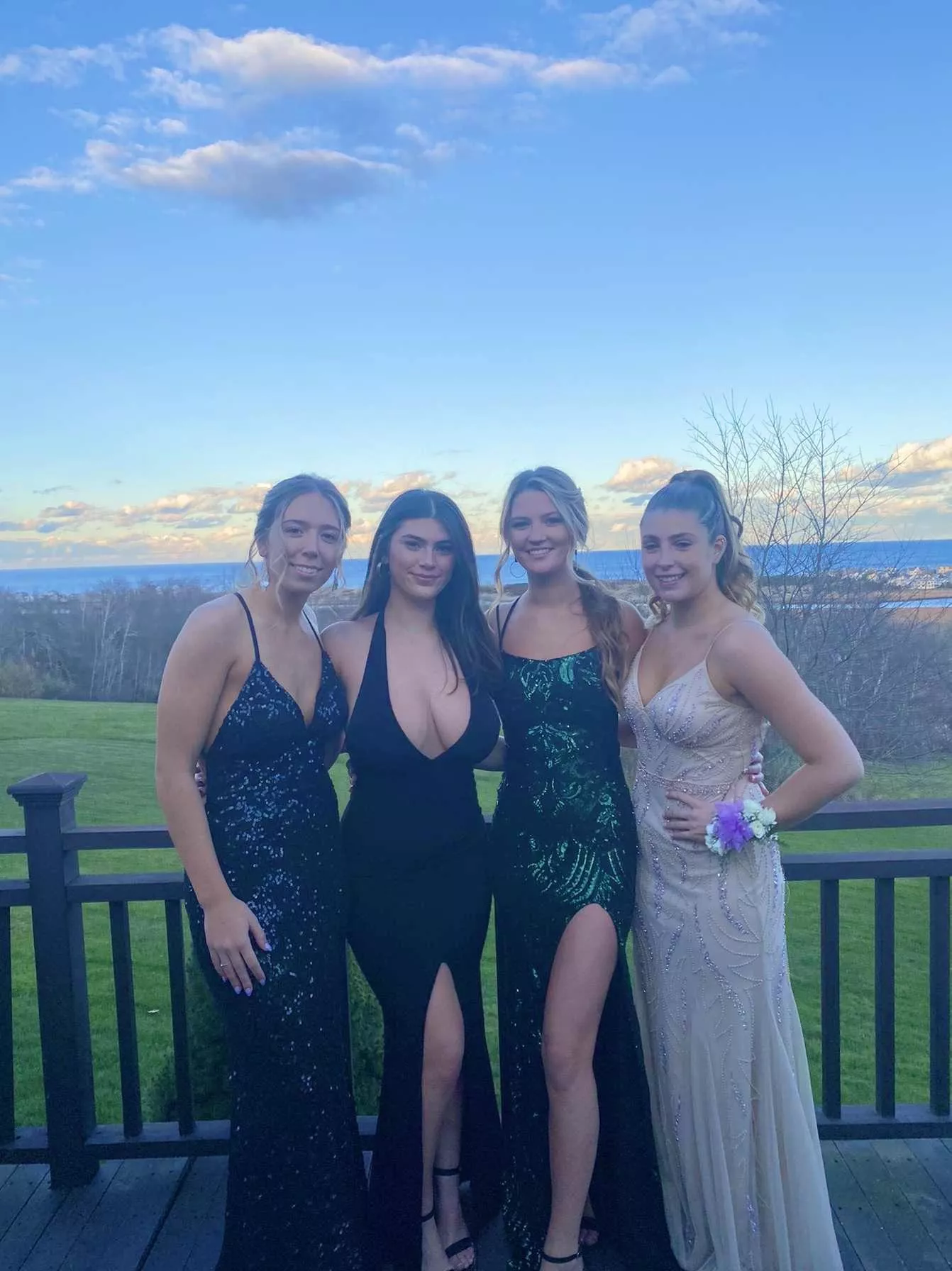 just gotta flaunt a little posted by colombia1994