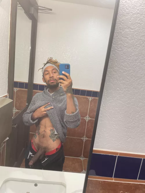 Just gotta go with the low quality work place nudes by Senpai_TrueLife