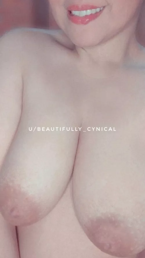 Just grin and bear it on my (f)ourth day. Hope you're having a great morning! 💋 by Beautifully_Cynical