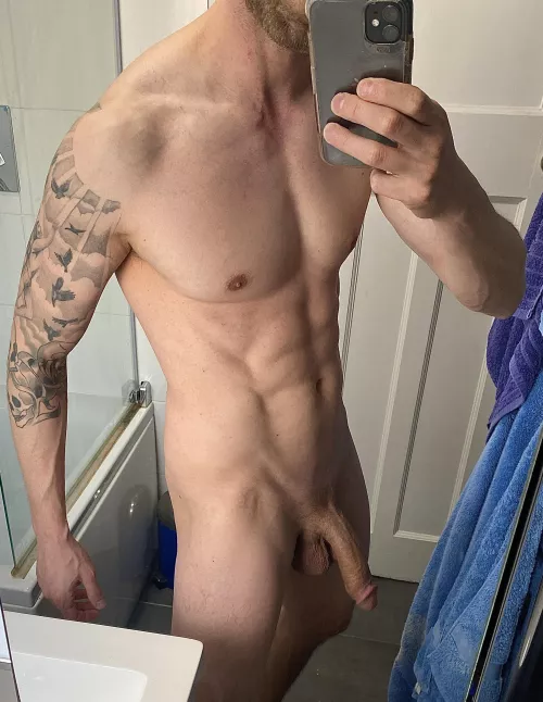 Just hanging around! by thepricklyfish