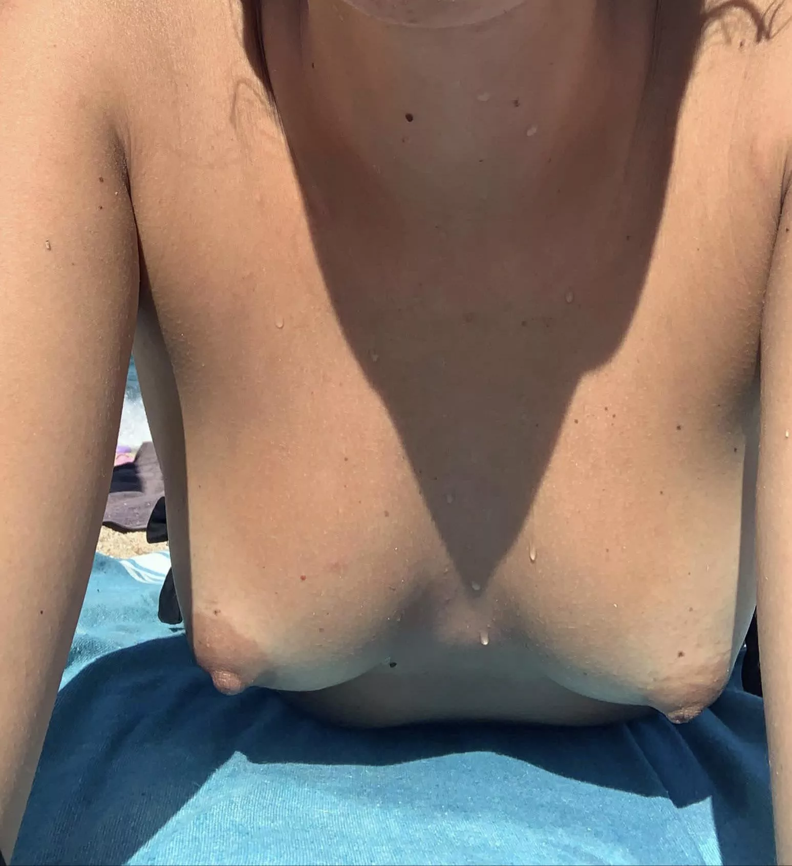 Just me and the girls at the beach. This time with a correct title! [F, 27, 58kg, 175cm] posted by aleliamia7