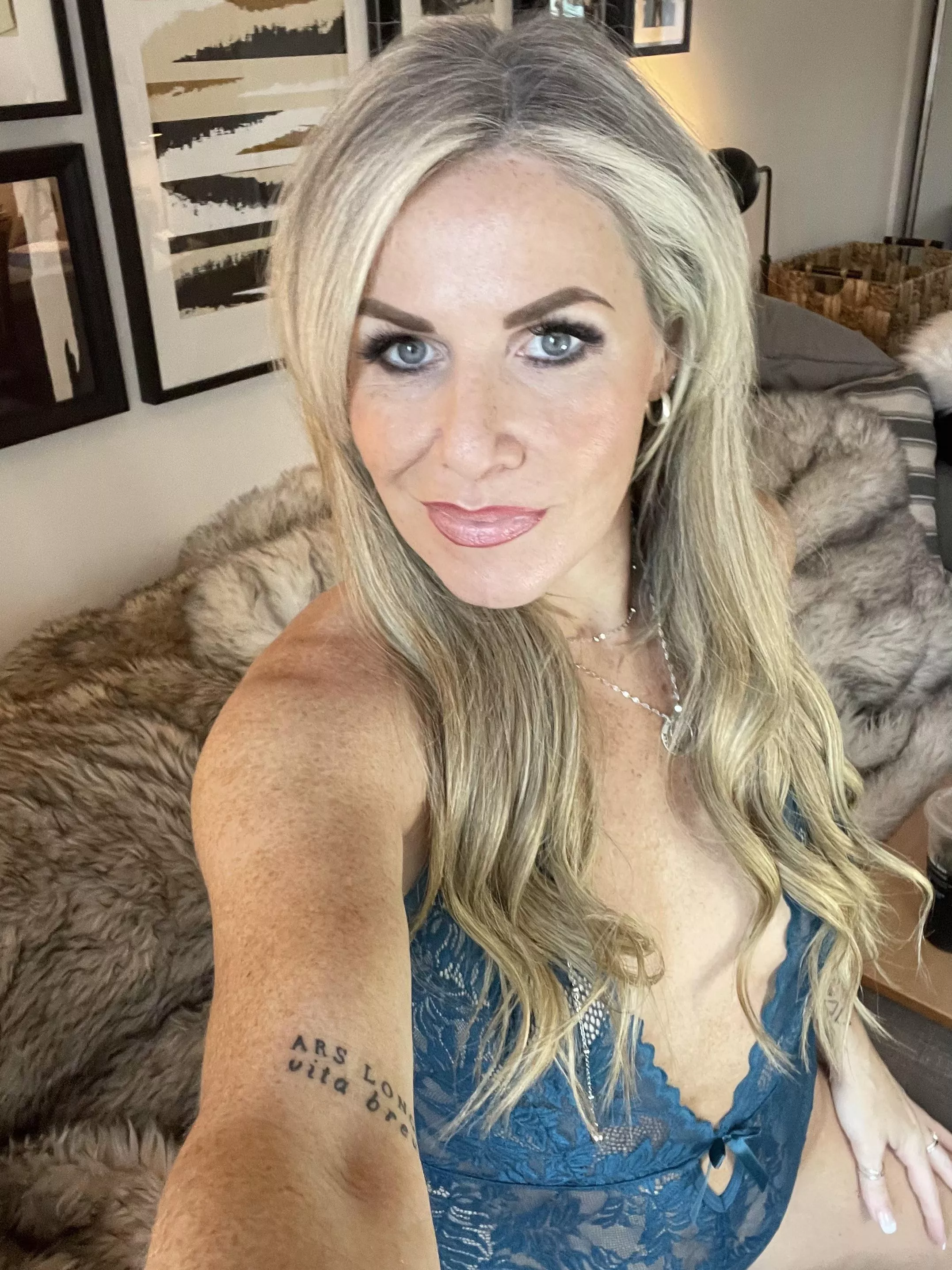 Just me…. posted by LongLegzLizzie