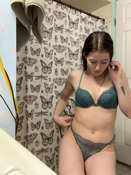 Just out of the shower 💦 by chlo_c