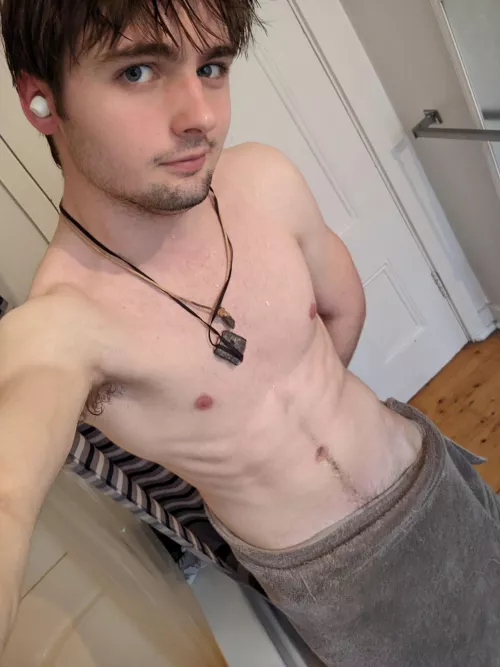 Just outa the shower! Don't be afraid to say hi! by TheRealOcarinaMan