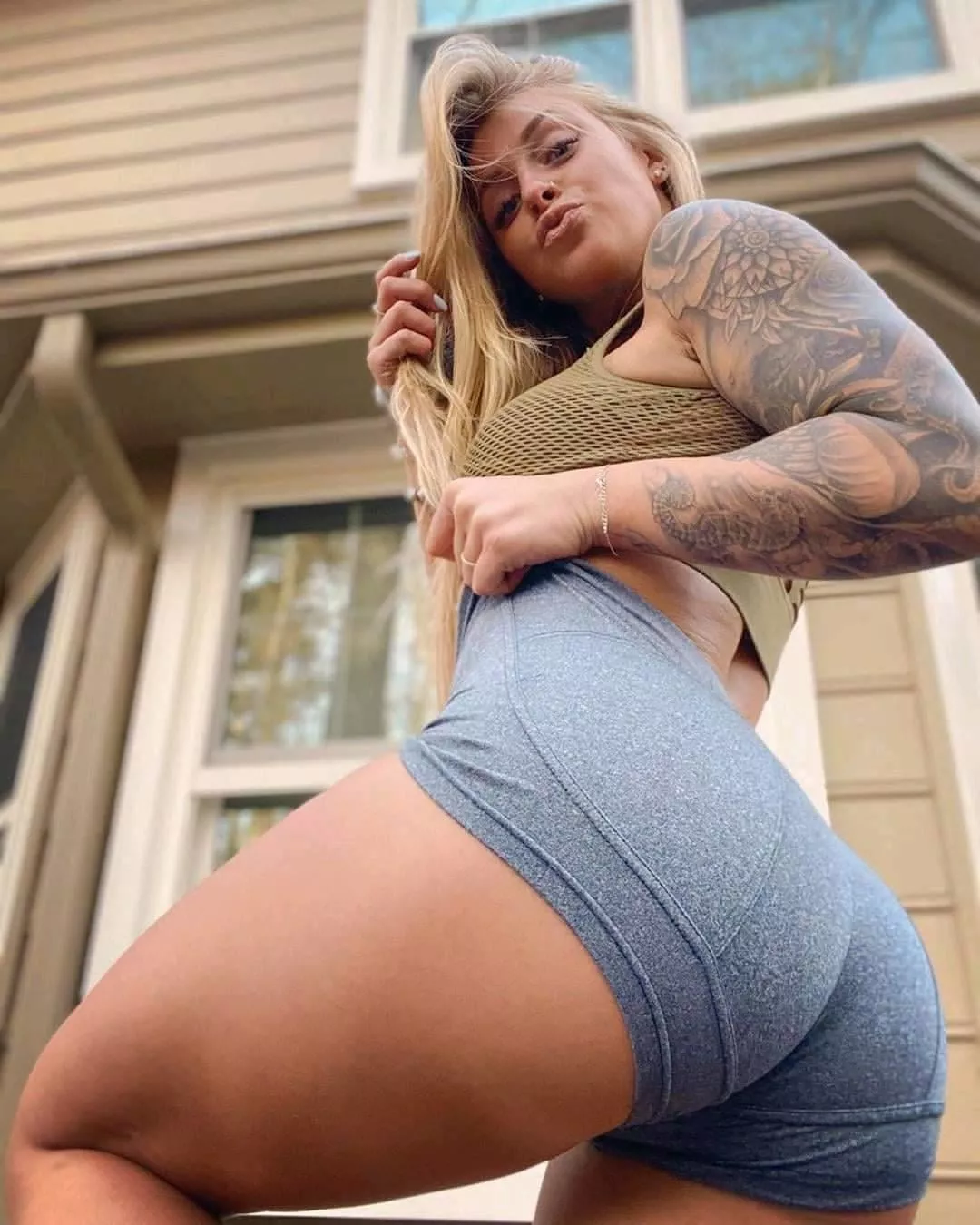 just reach out and 💋 it 🍑 posted by ThePinkTaco65