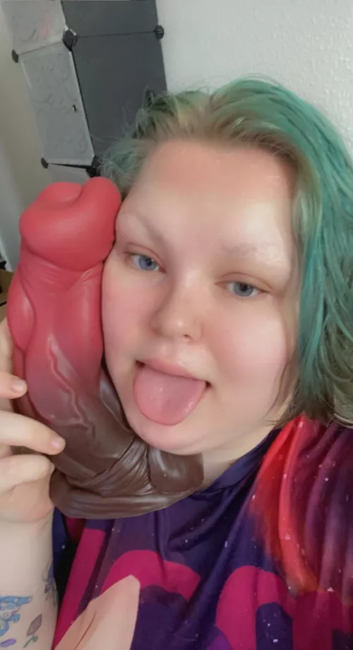 Just recieved my M/M stan and it’s massive! Should i upload a clip of me using it 👀 by Jasmellox