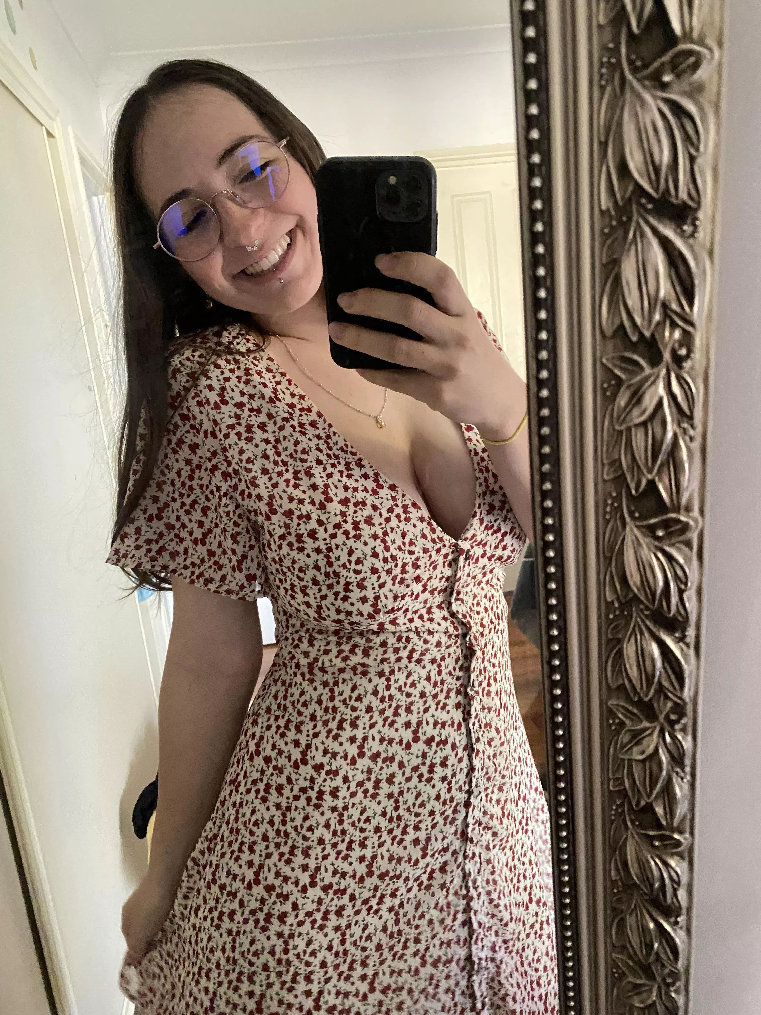 Just showing off my dress [f] posted by impatient_carnation