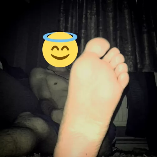 Just sitting down showing my sole by Nickkoosh