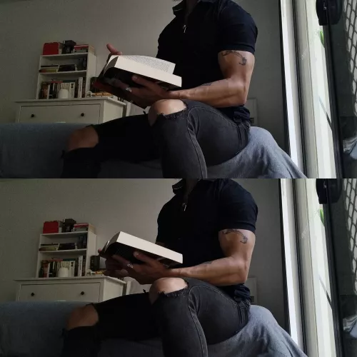 Just spreading some book cheeks 📖 by Owtkk