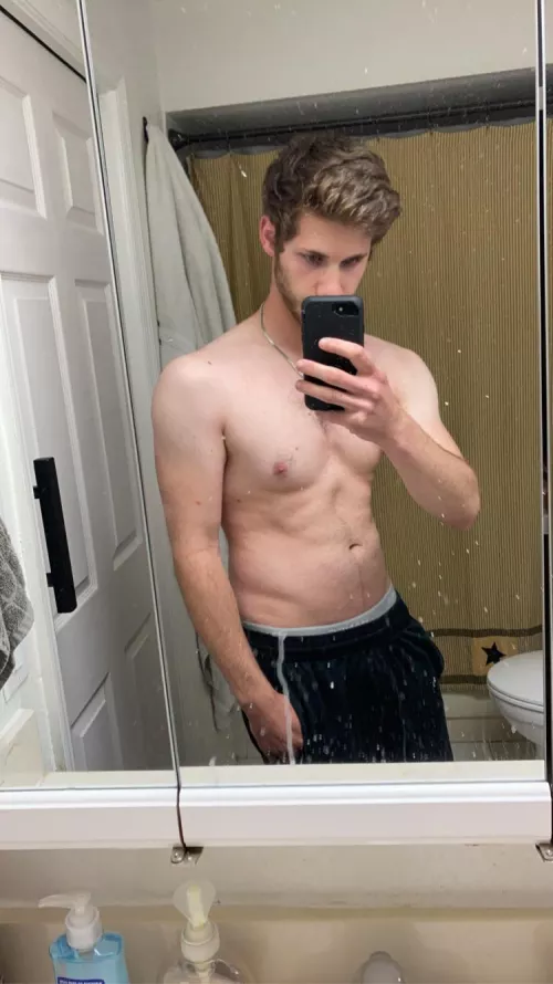 Just started lifting again so a happy flex :) by UnsuspectingS1ut