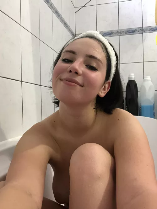 Just started my OnlyFans. Anyone to follow me?👉👈 I’ll do my best to please you 😈 by makeucam