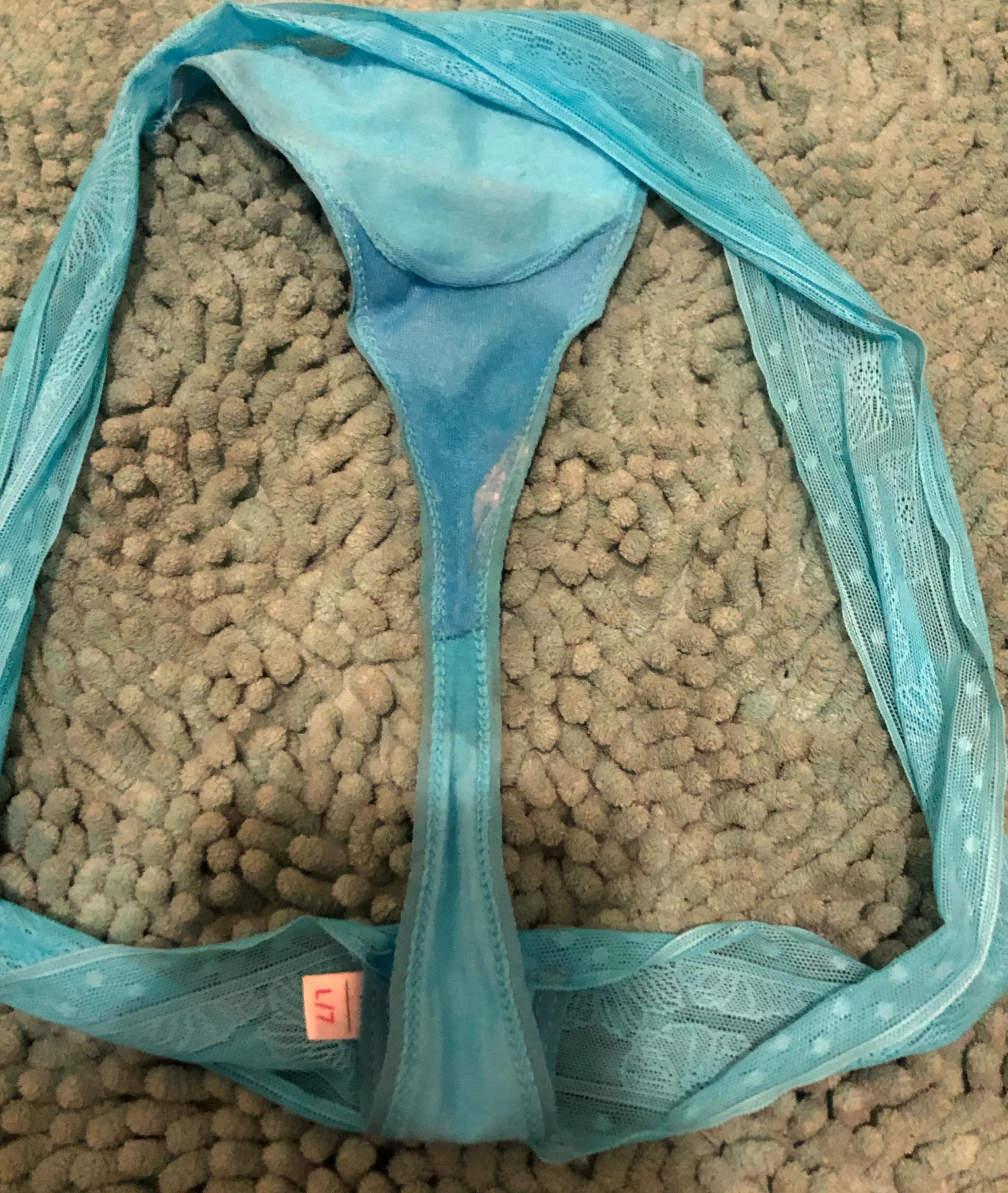 Just stepped out of these and the smell *chefs kiss* 🤌 posted by pinkyto04