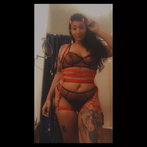 Just stopping by to say hi! 6’4 [F] by Madamlucifer666