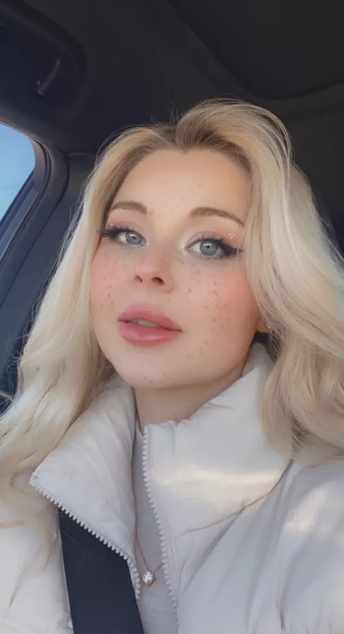 Just stopping to say hello! by Jordynnlynn