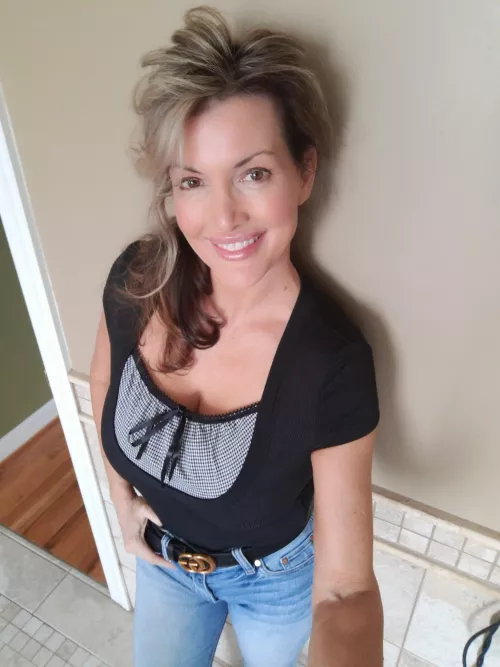 Just the MILFIE next door... by GrittyLife