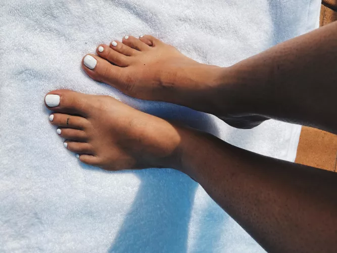 Just want someone to worship my feet ? ✨👣 by Practical-Half5229