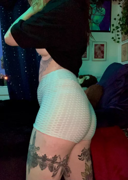 Just wanted to share my new [f]avourite shorts to clean the house in 🥰 by meluuhknee