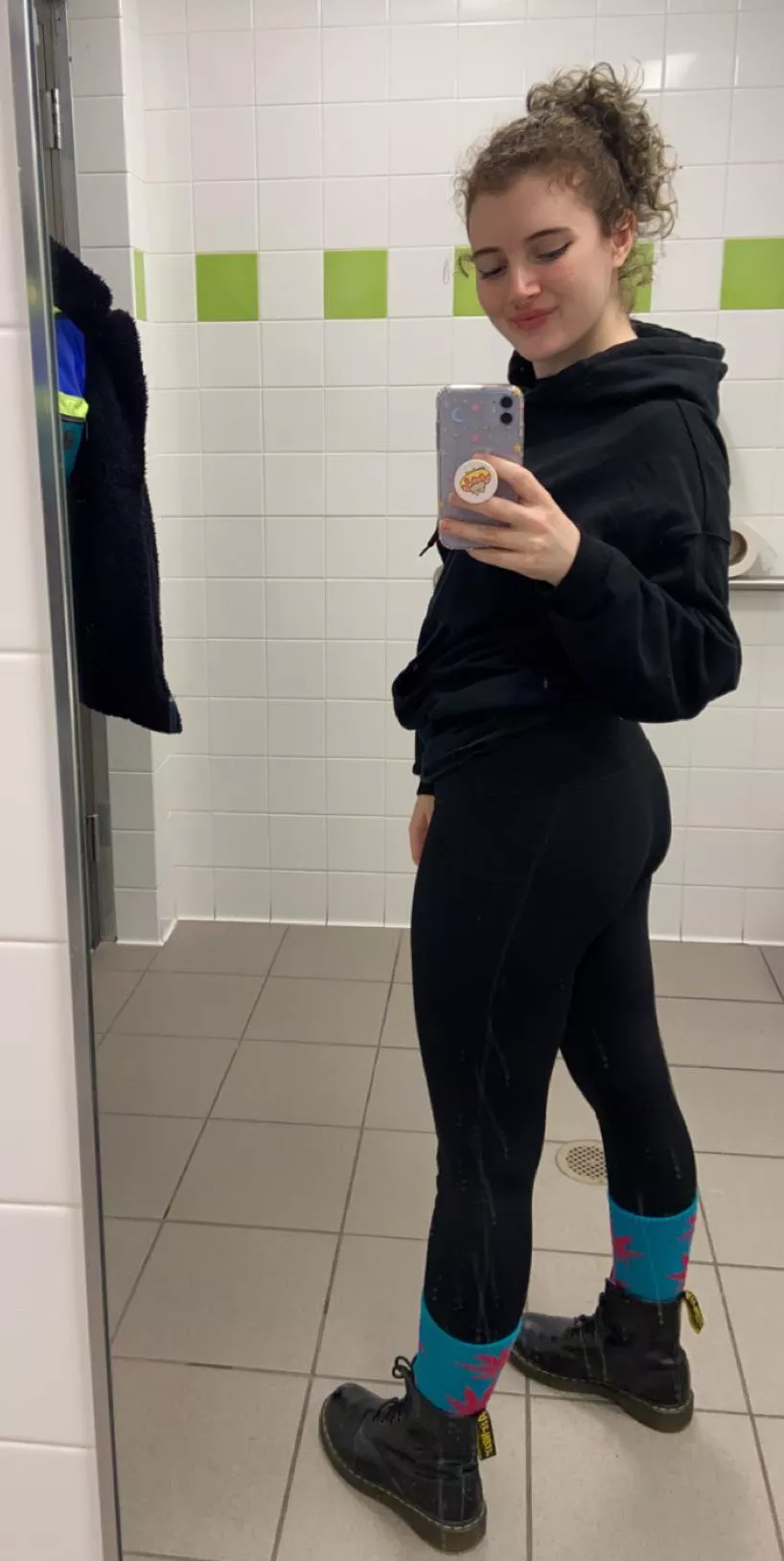 Just wanted to show some cake 🍰 posted by gapingholepic