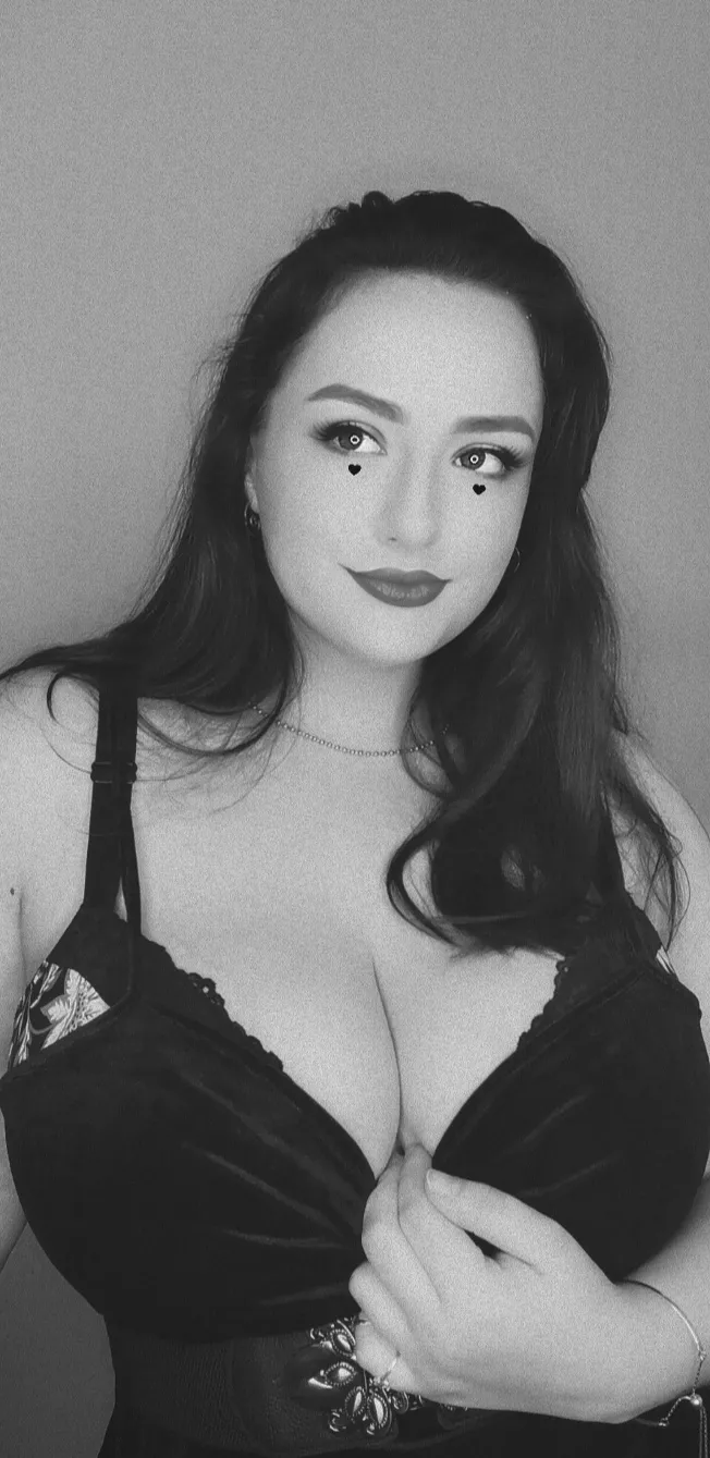 Just your chubby girl next door 🥰🔥 posted by AmyCurvy_BBW