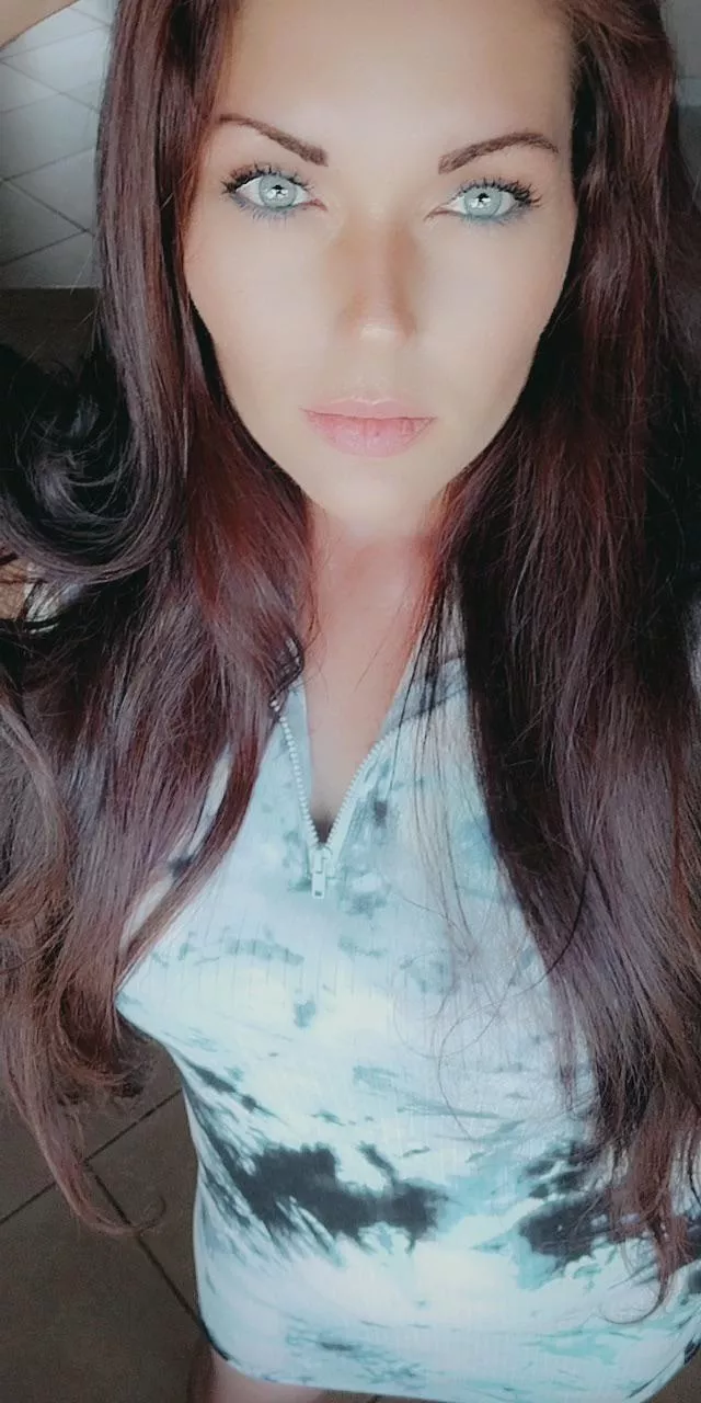 Just your favorite MILF 🥰 posted by PlatformBeautiful809