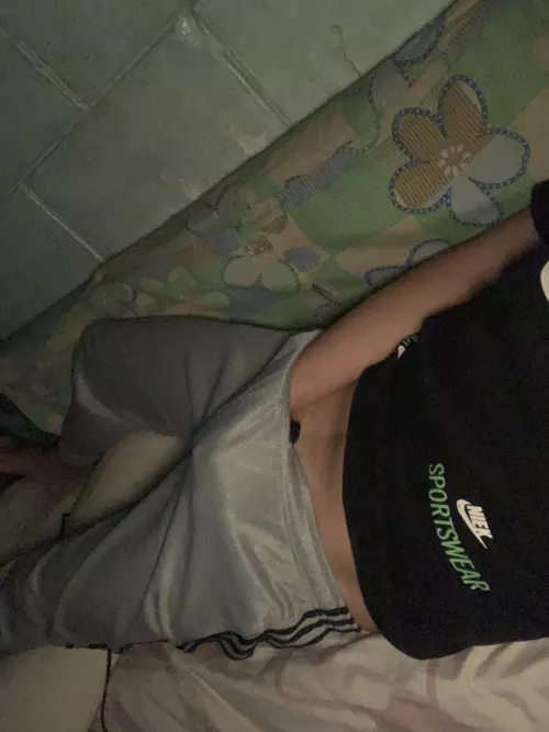 Ka miss lang mag post (m) funny joke somewhere in the pic lol by cantfindme95