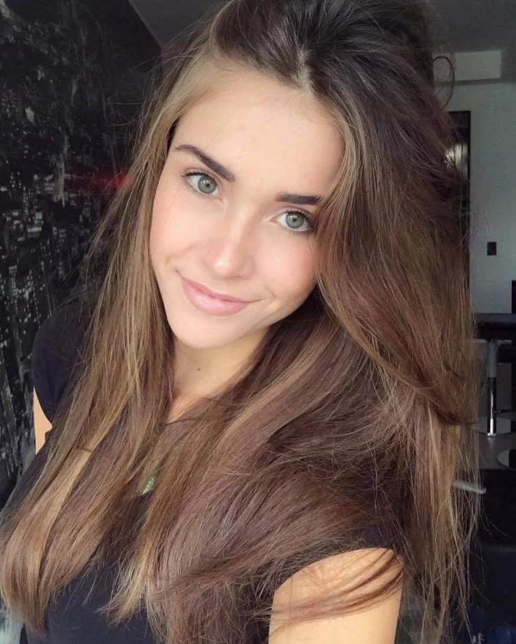 Karol Vasconcelos posted by icarus-98