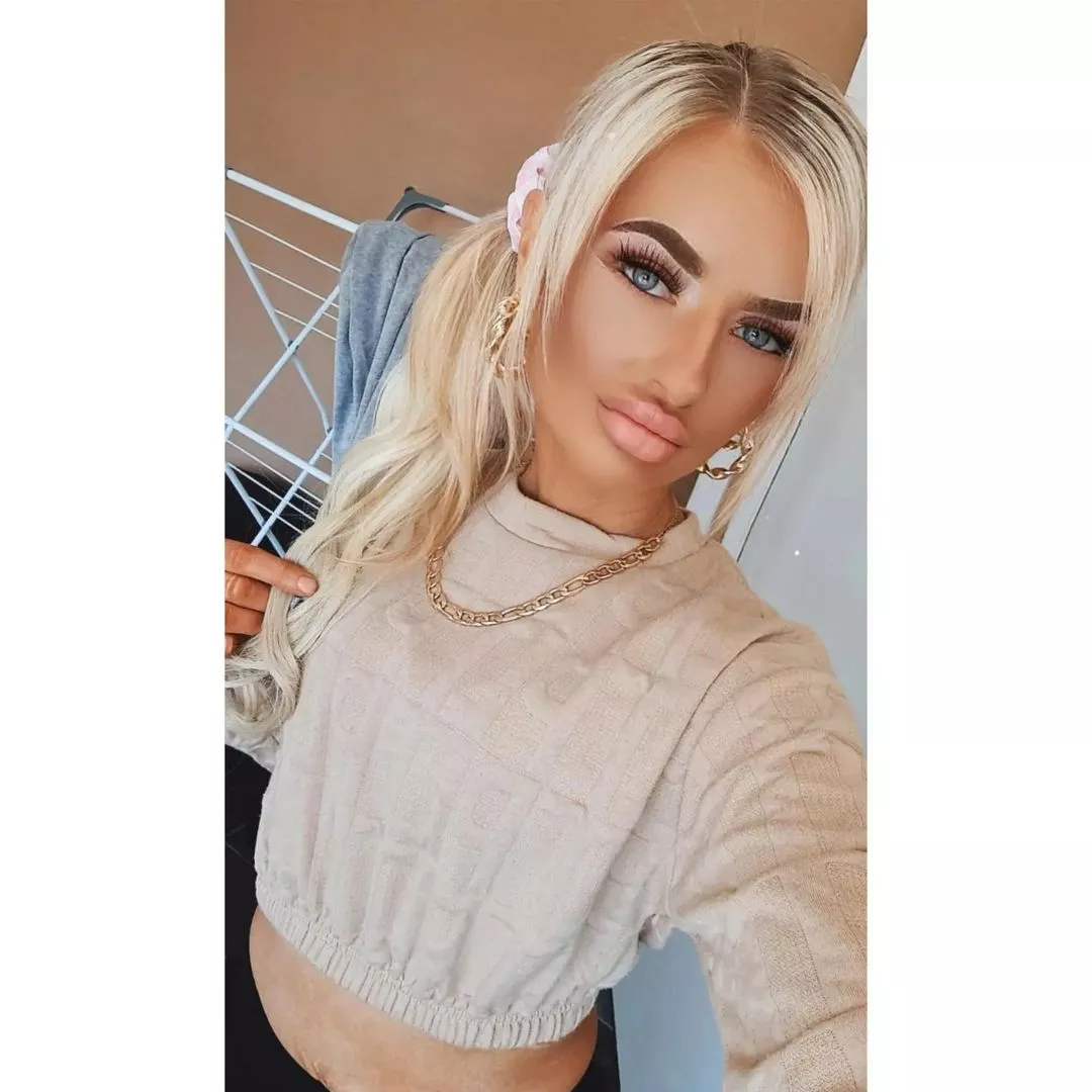 kayleigh roach posted by bimbo__lover