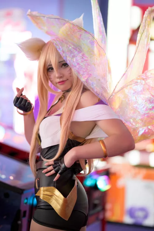 kda ahri by linnichini by Linnichini