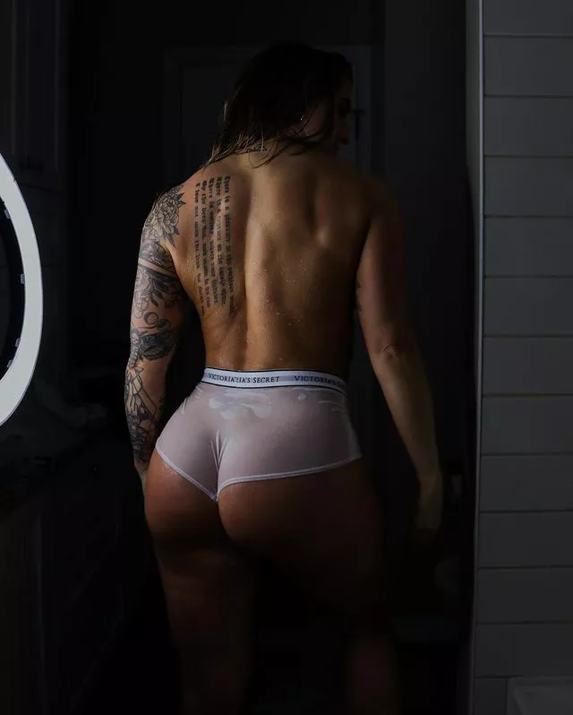 Kiera ( IG kedfit ) posted by Northpole88