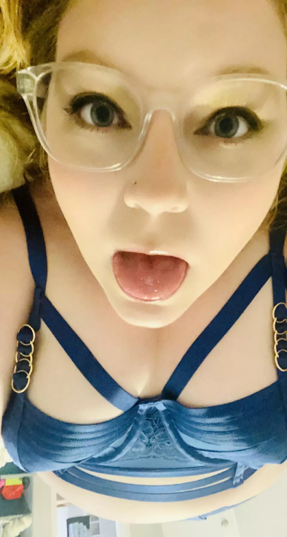 kinky, bespectacled bbw princess posted by nintend-ho