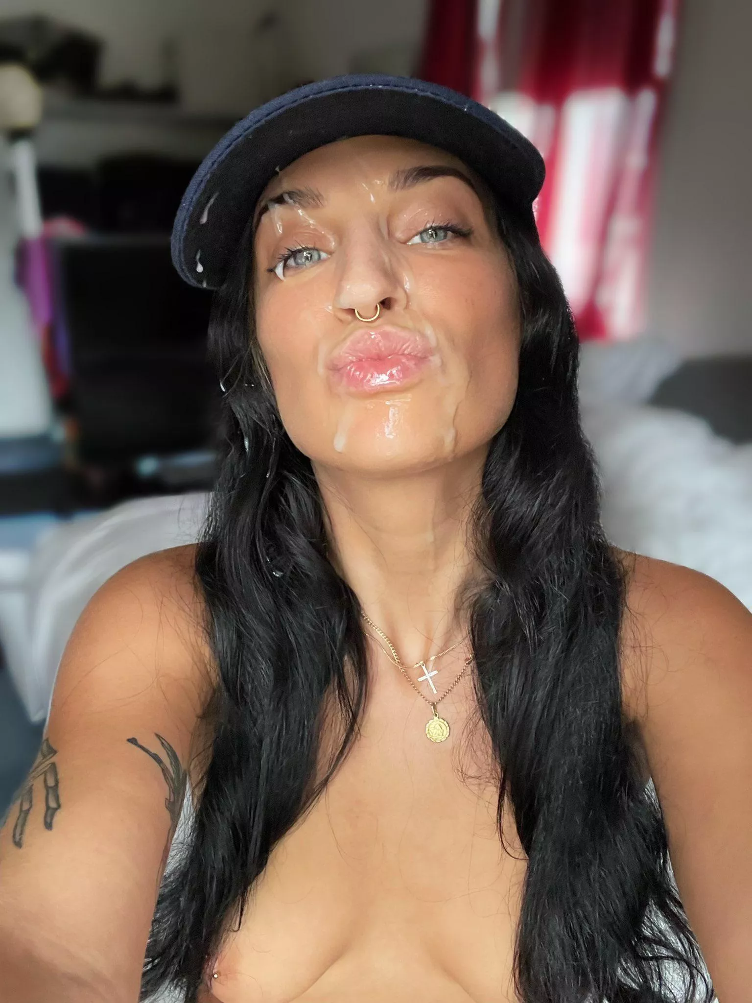 Kiss kiss posted by Wolf_Fang_Fist4