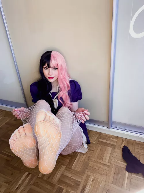 Kiss my feet 🍎 by kirojpg