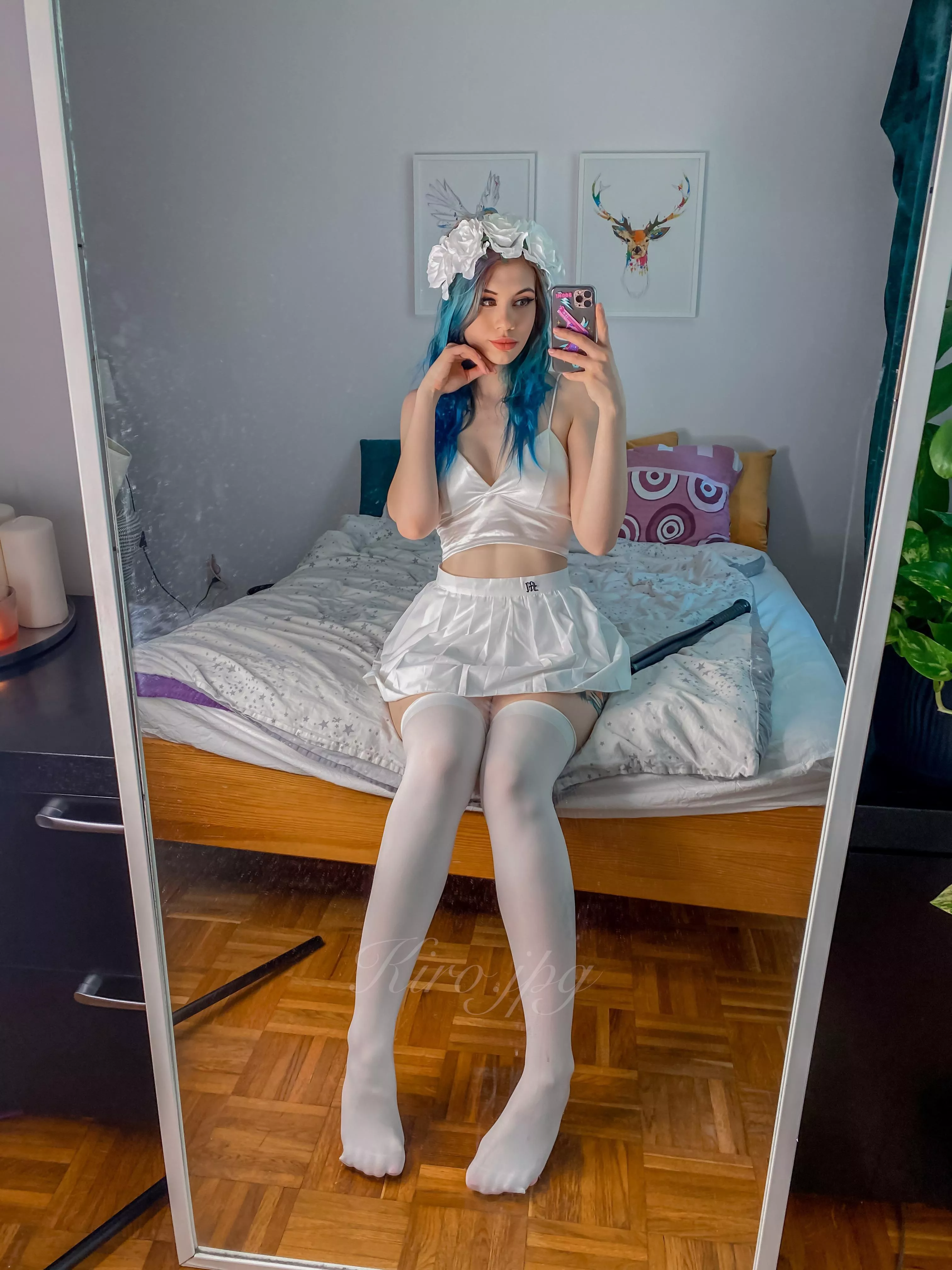 Kiss my feet 🍎 posted by kirojpg