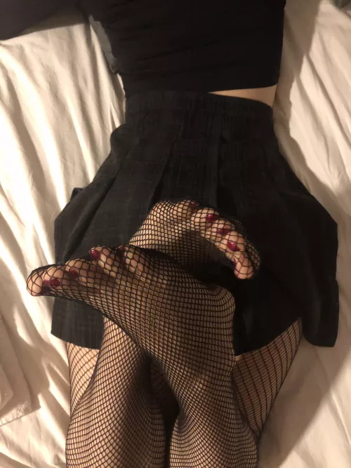 Kiss my feet then burry your face 🍑 by Mistress_Brianna_